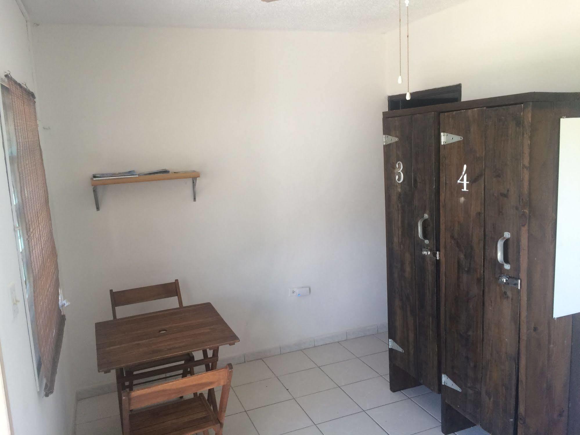 Vicky'S Keys Hostel Upper Princeʼs Quarter Esterno foto
