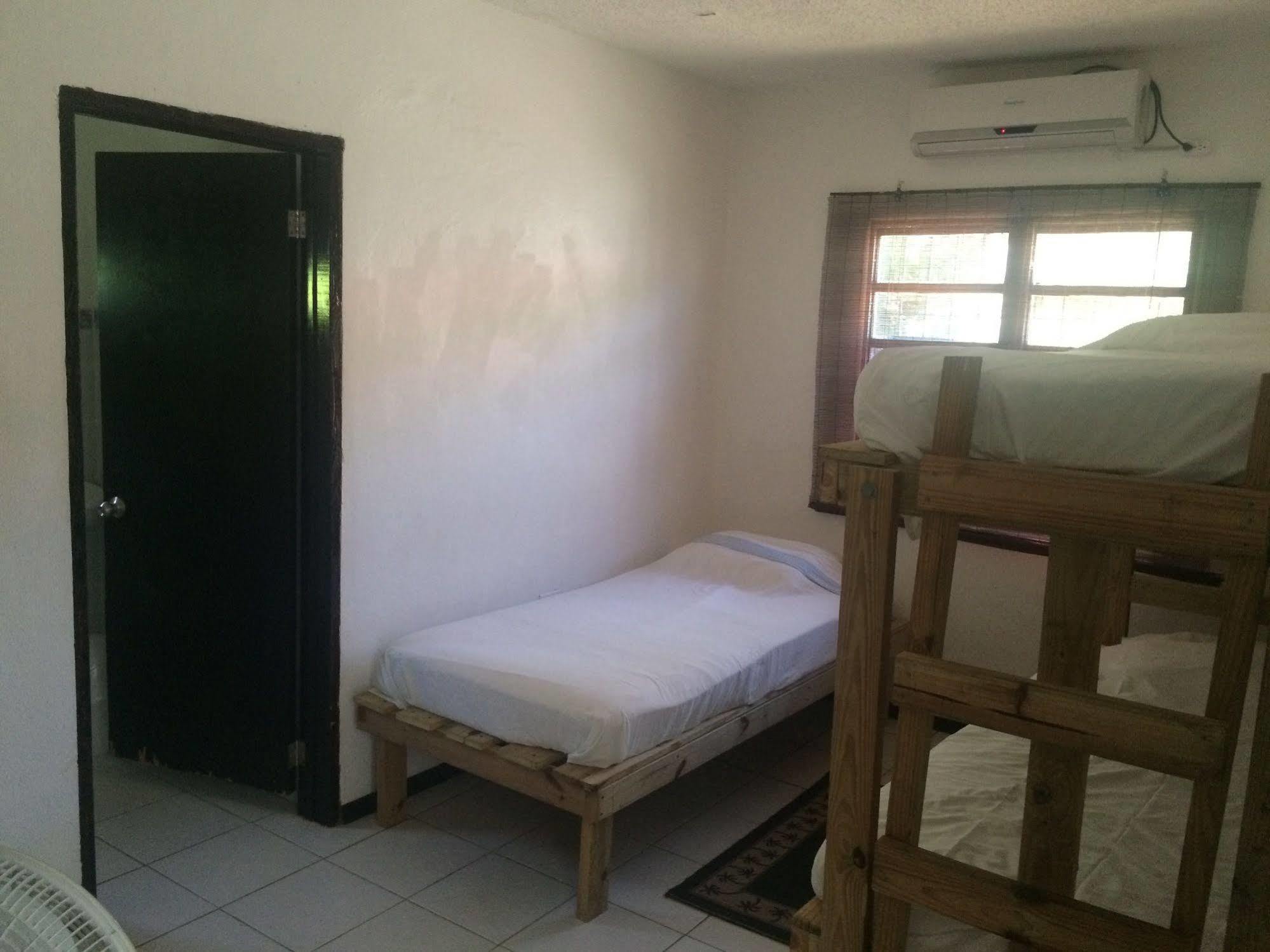 Vicky'S Keys Hostel Upper Princeʼs Quarter Esterno foto