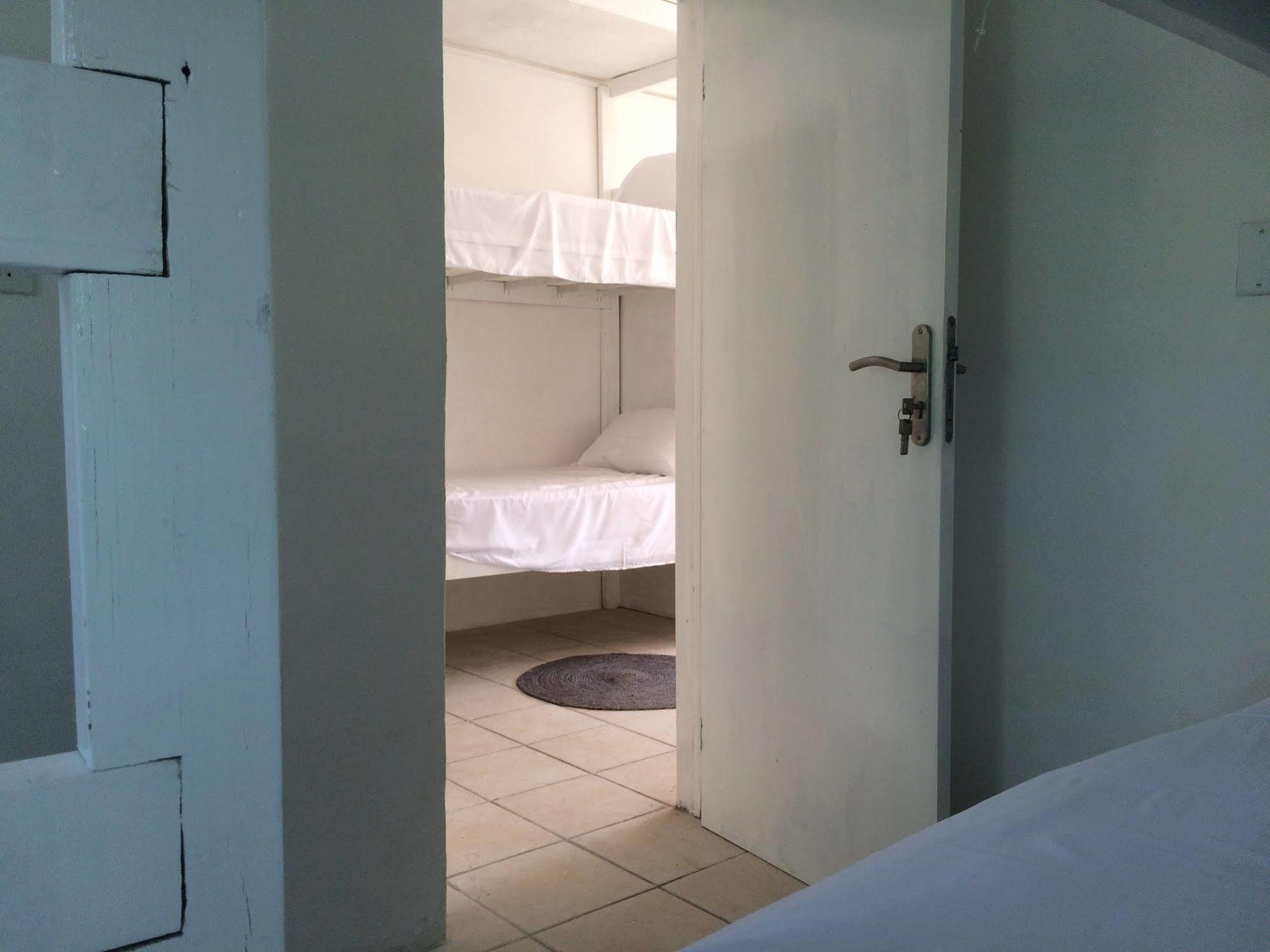 Vicky'S Keys Hostel Upper Princeʼs Quarter Esterno foto