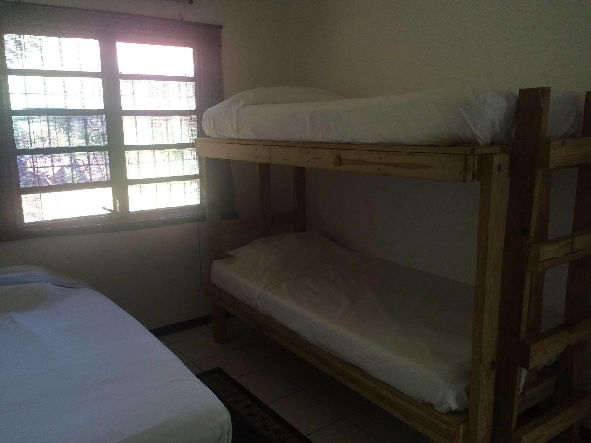 Vicky'S Keys Hostel Upper Princeʼs Quarter Esterno foto